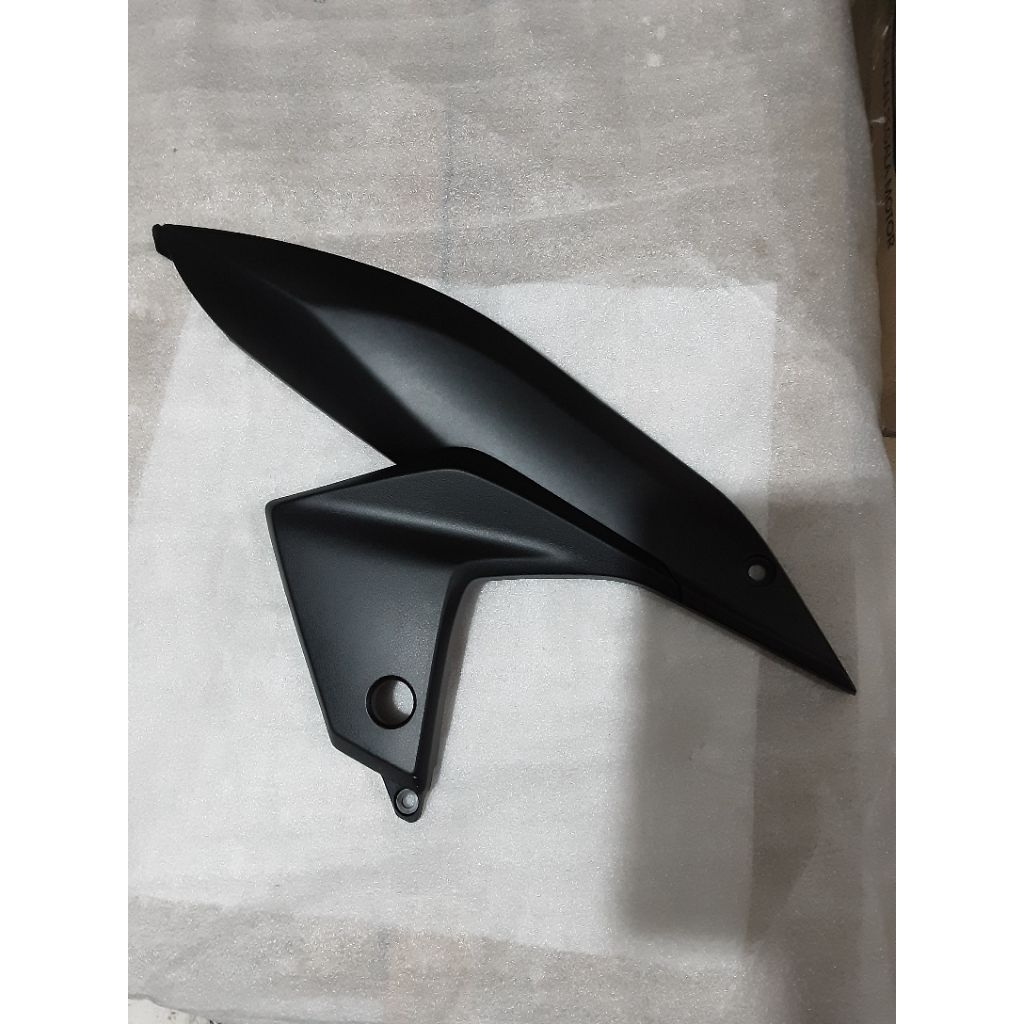 COVER R BODY LOWER REVO FI 64560K03N30ZA