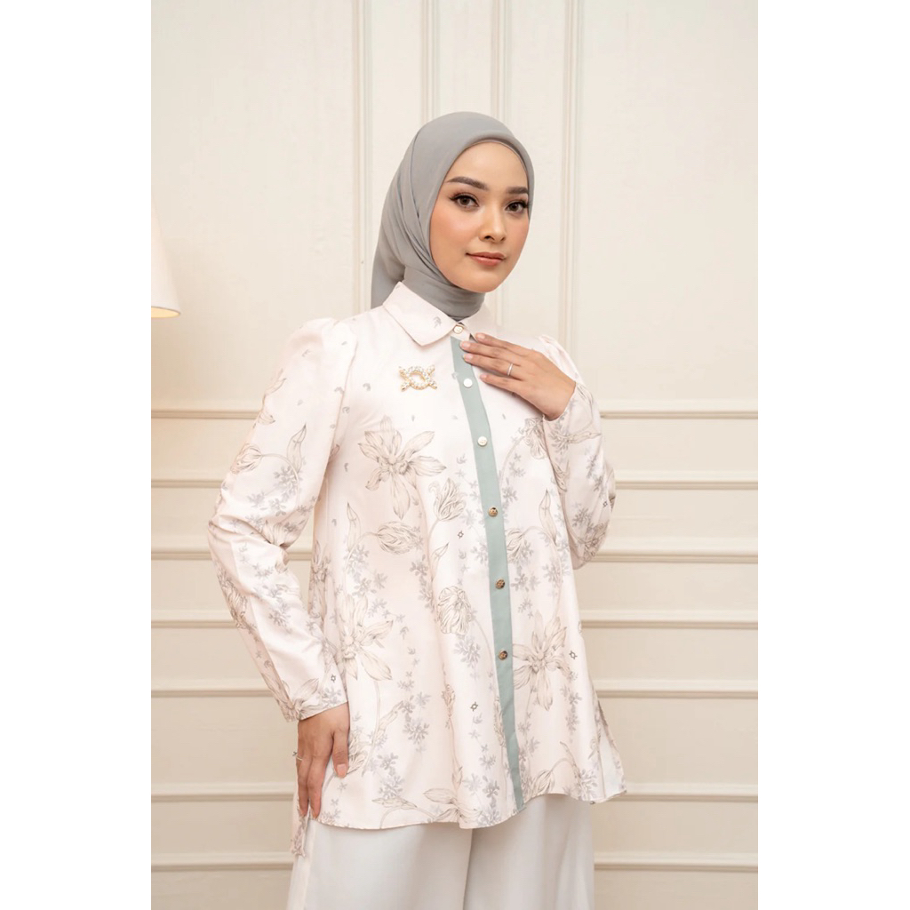 Magnolia Shirt Wearing Klamby