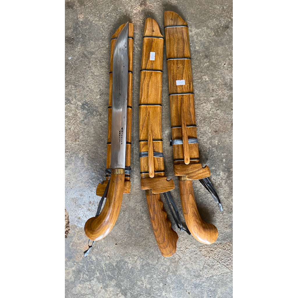 Golok penebas kayu dan pemotong sapi