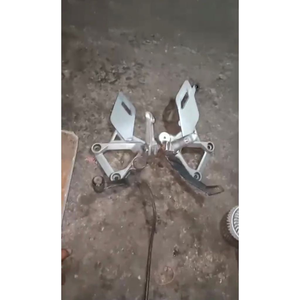footstep depan Cbr 150 Thailand step depan Cbr 150 Thailand injeksi Original lampu satu
