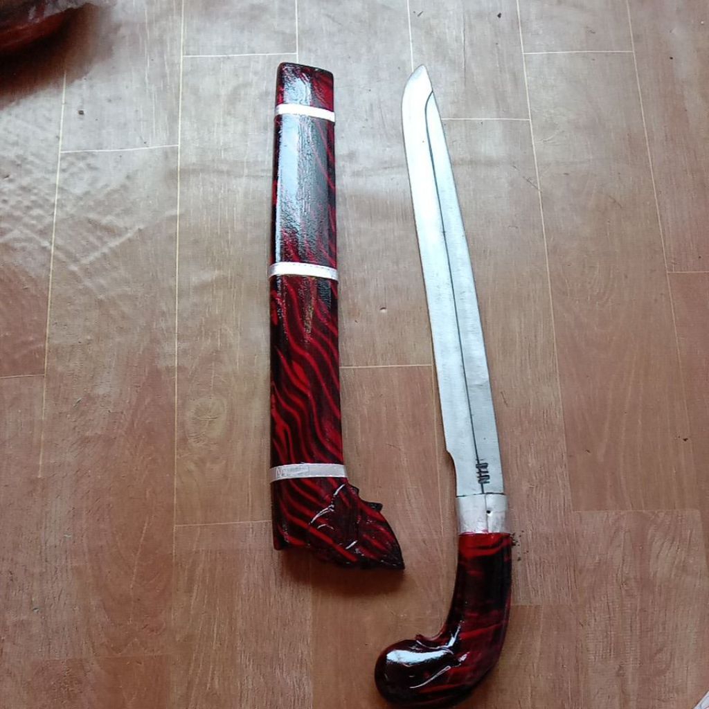 pisau runcing pendek