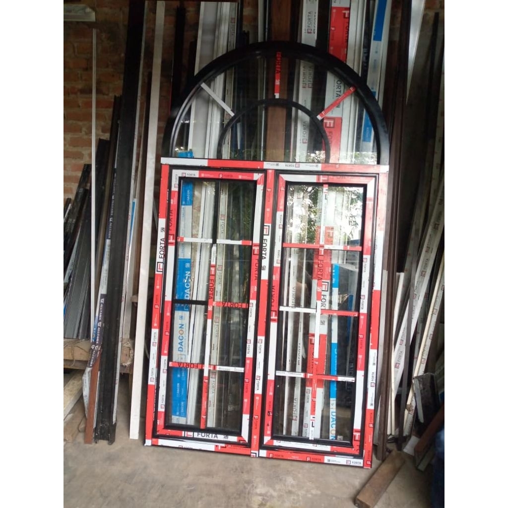 JENDELA LENGKUNG ALUMINIUM