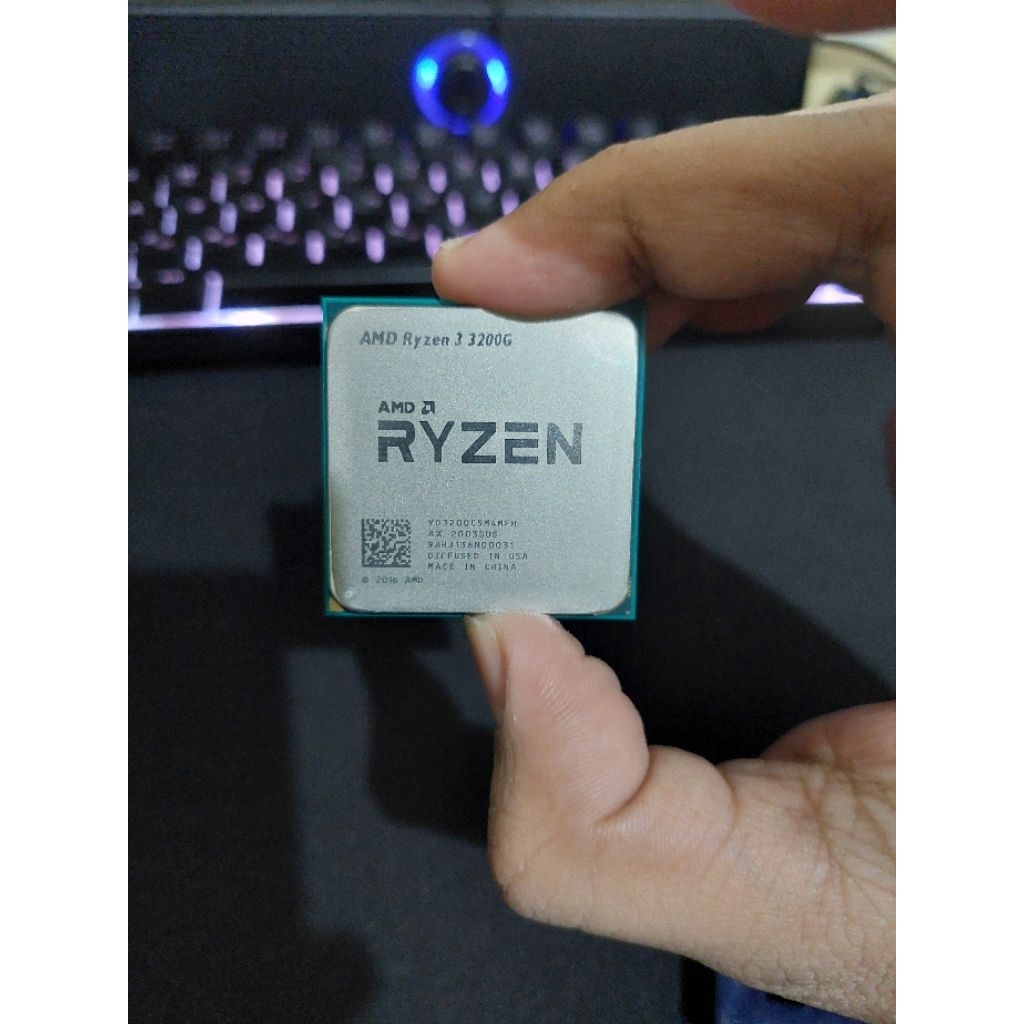 Processor AMD Ryzen 3 3200G with AMD Wraith Cooler (No Box Second)