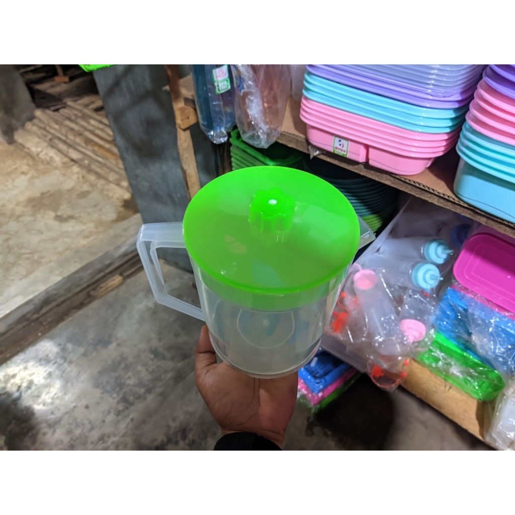 teko plastik atau morong minuman