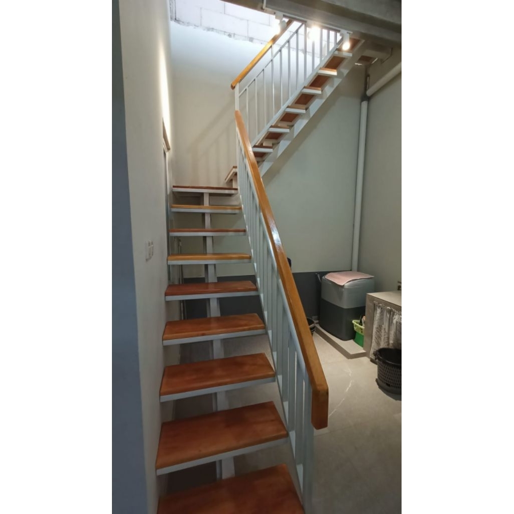 Tangga rebah/ Tangga besi/ Tangga Rebah minimalis/ Tangga Rebah kombinasi kayu