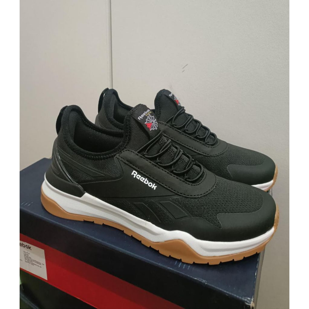Reebok Classic SO Sepatu hitam anak