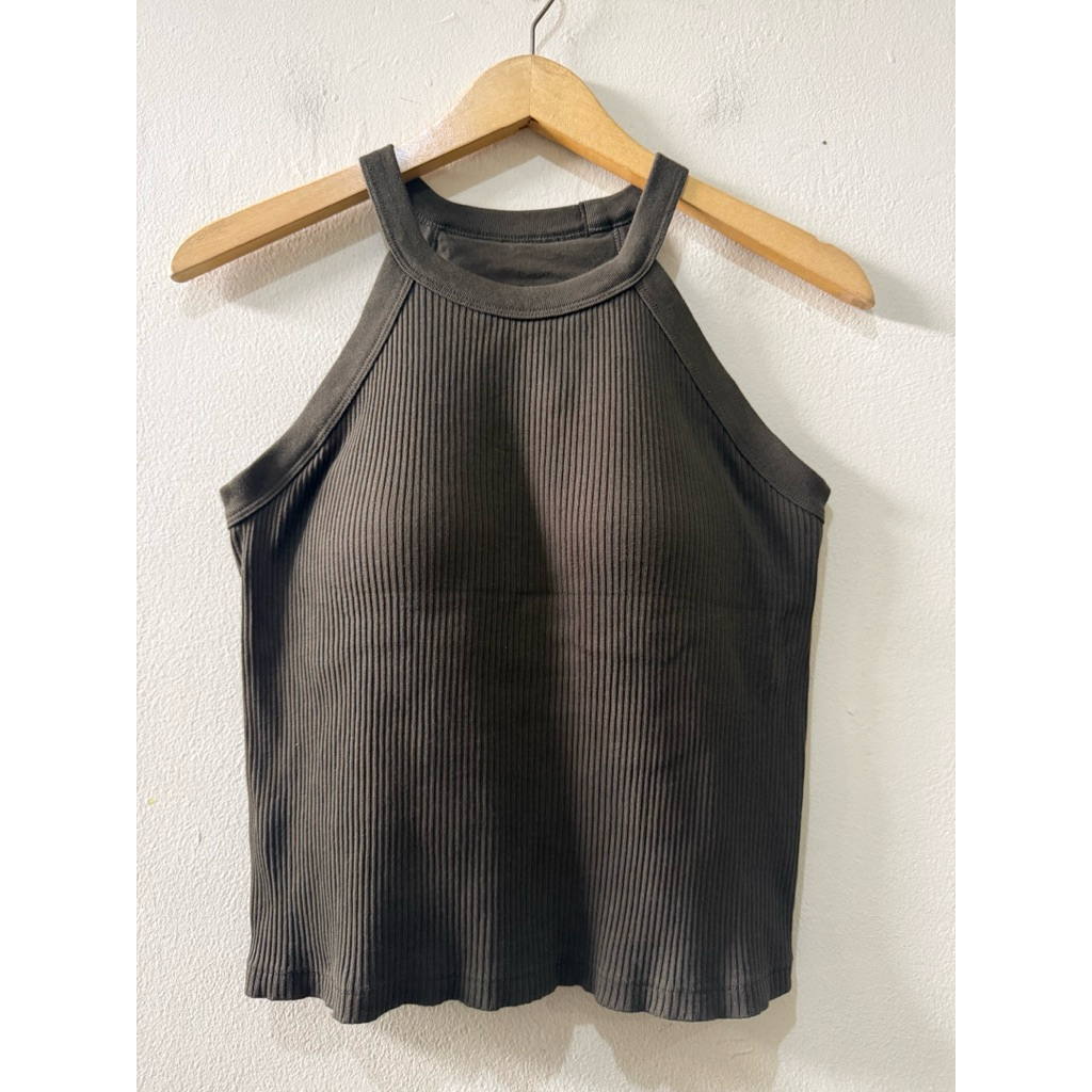 preloved branded original UNIQLO army green tank top size L