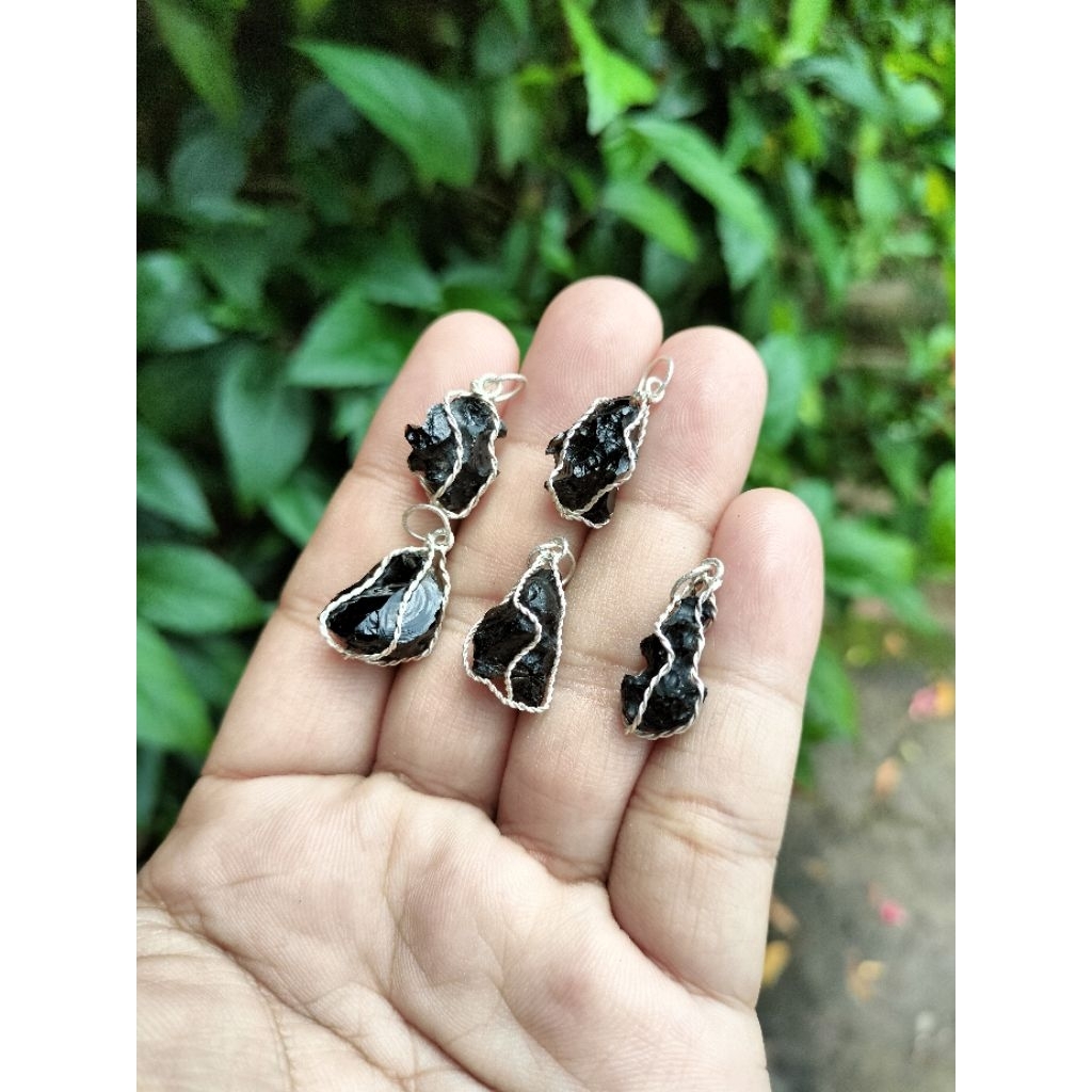 Liontin Batu Satam Belitung