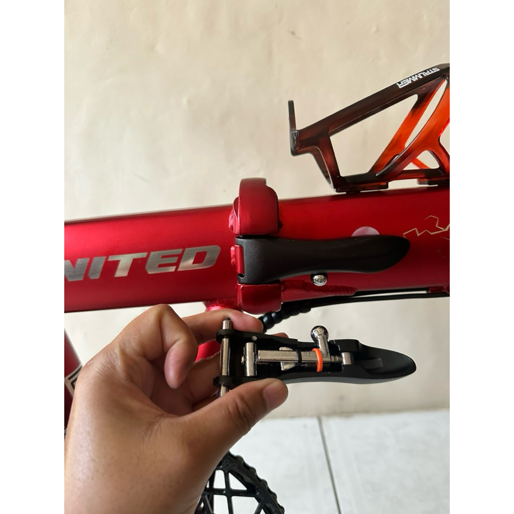CACAT Baut QR pengunci frame sepeda lipat pacific noris atau united vortex