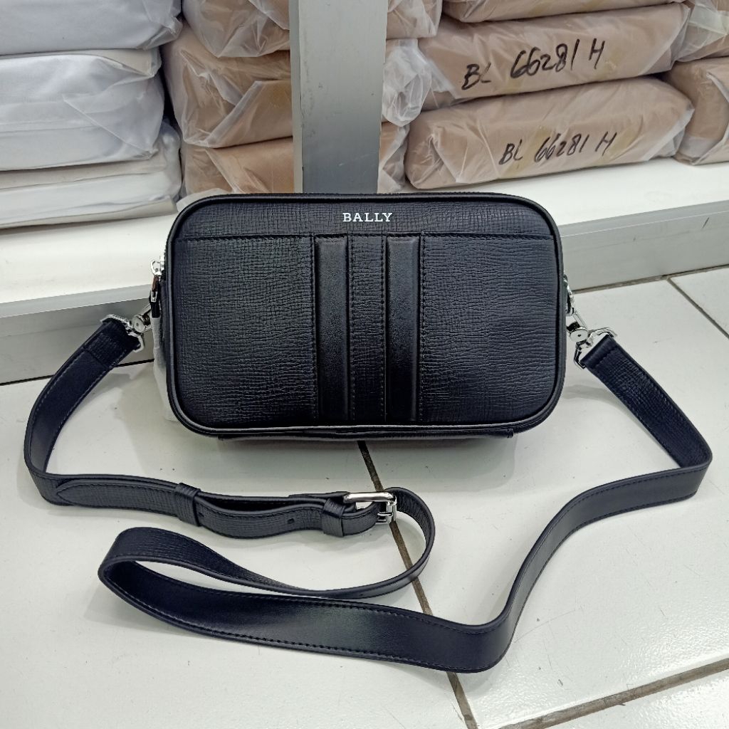 Tas selempang kulit Bally black camera bag kulit unisex