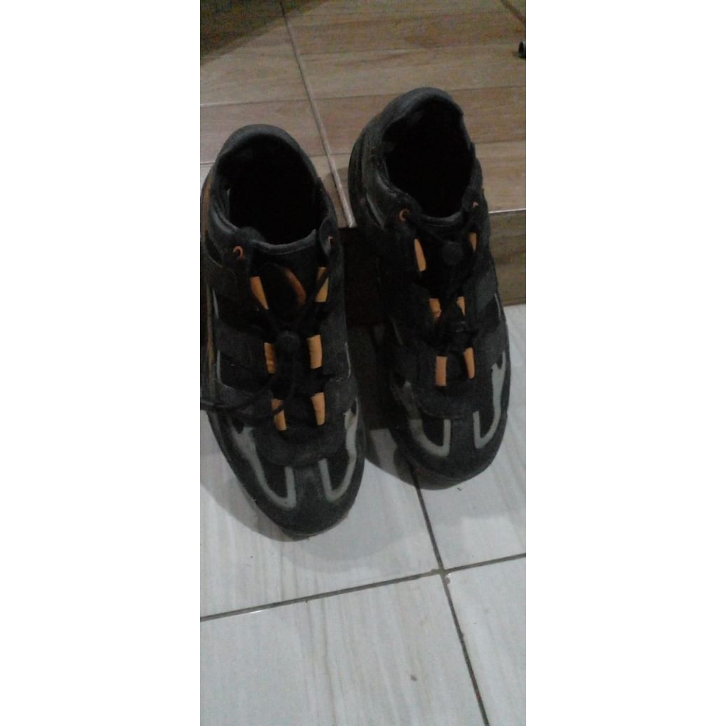 Sepatu second ori Adidas