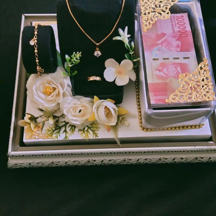 tempat perhiasan uang seserahan