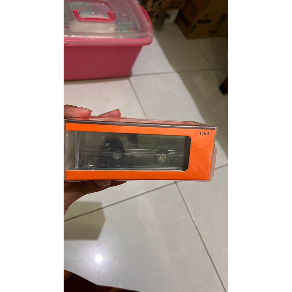 gcd land cruiser cygnus skala 64 diecast hitam