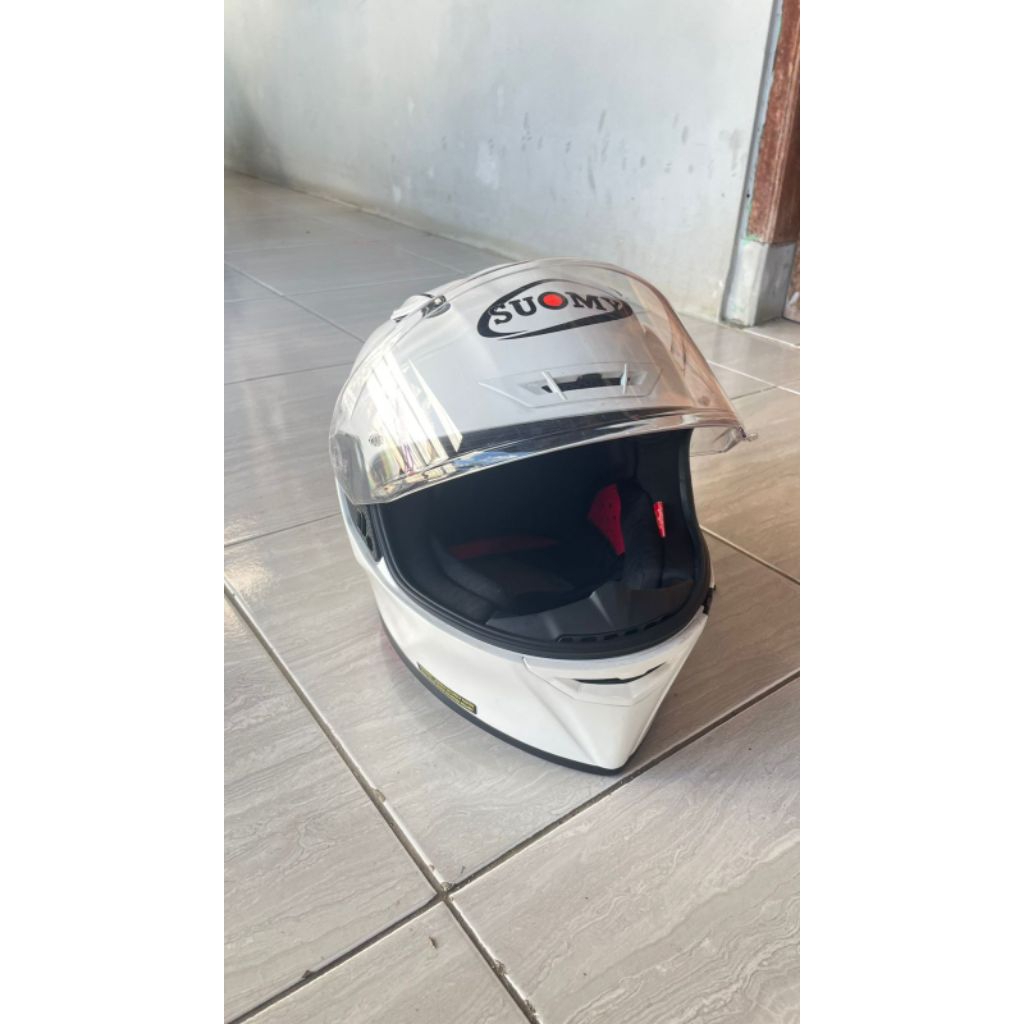 Helm suomy track