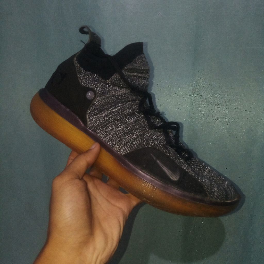 Sepatu second centang kd 11 size 44