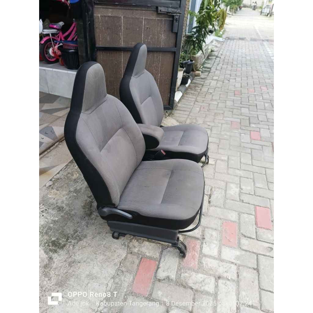 jok sigra baris depan