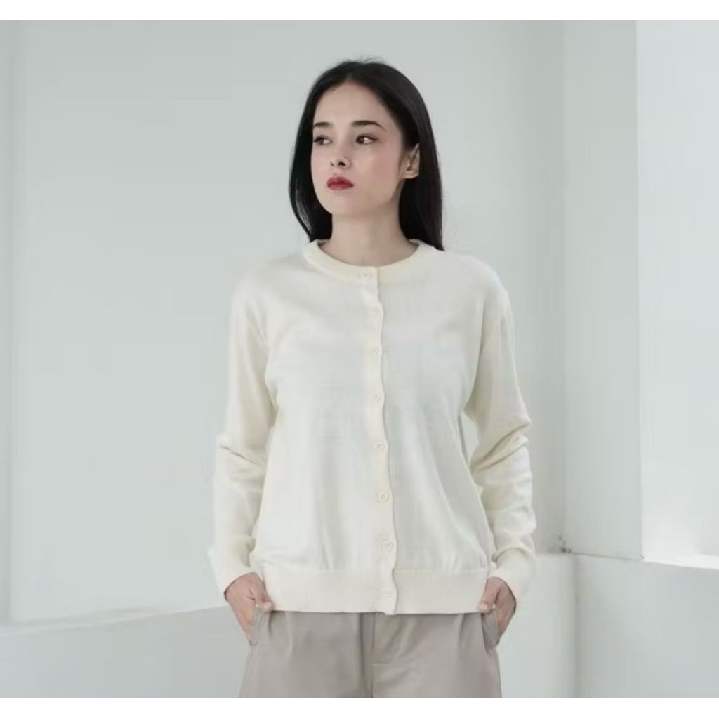 (PRELOVED) SHOPINKAE Basic Knit Cardigan Outer Rajut Nyaman Putih Gading All Size