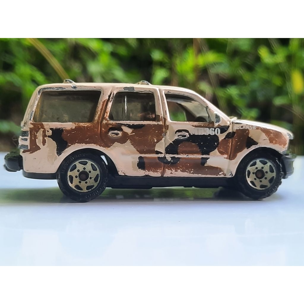 Matchbox Ford Expedition Base 1998 mattel,Inc.