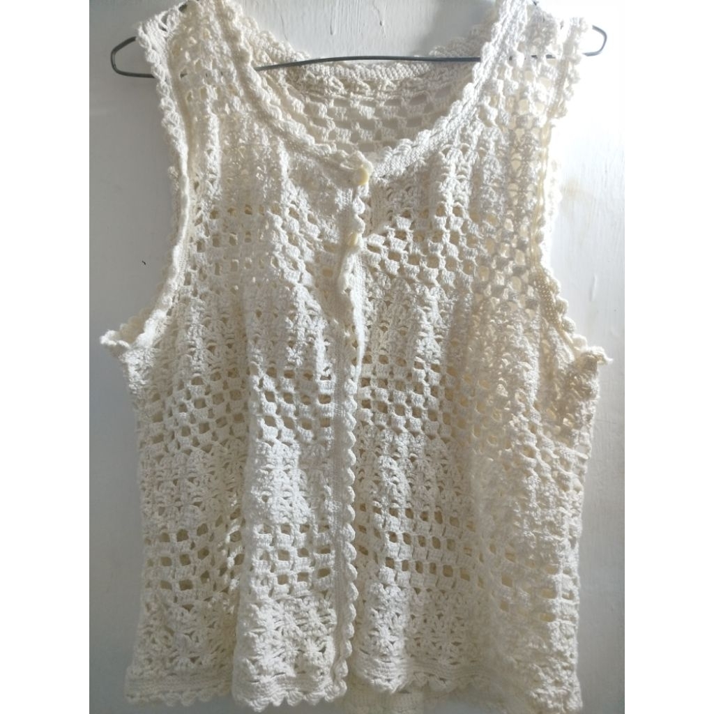 vest rajut putih