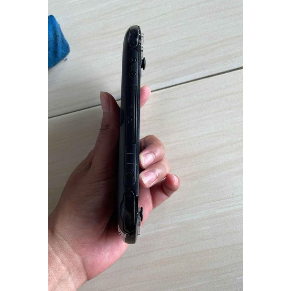 ps vita slim 128gb merah hitam