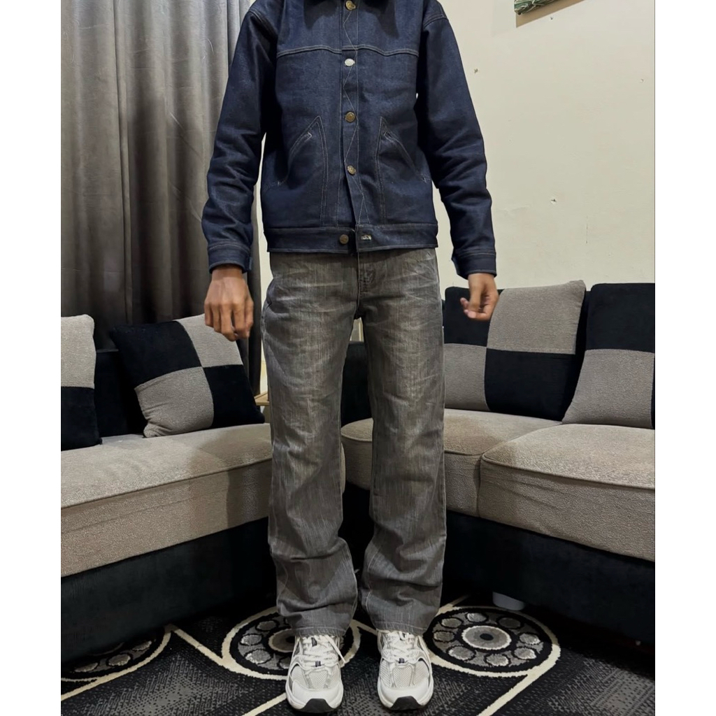 Auraji Grey Washed Jeans