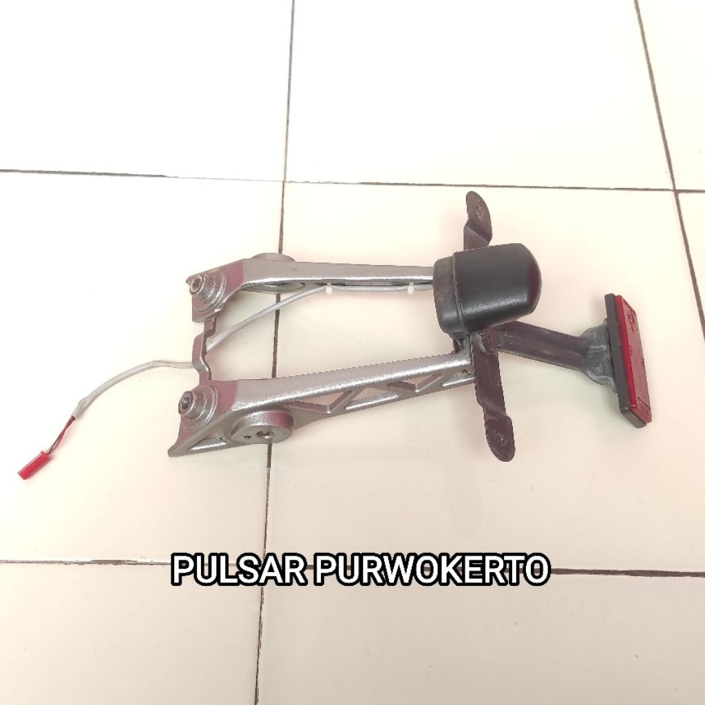 DUDUKAN PLAT NOMOR BELAKANG KAWASAKI BAJAJ PULSAR 200NS