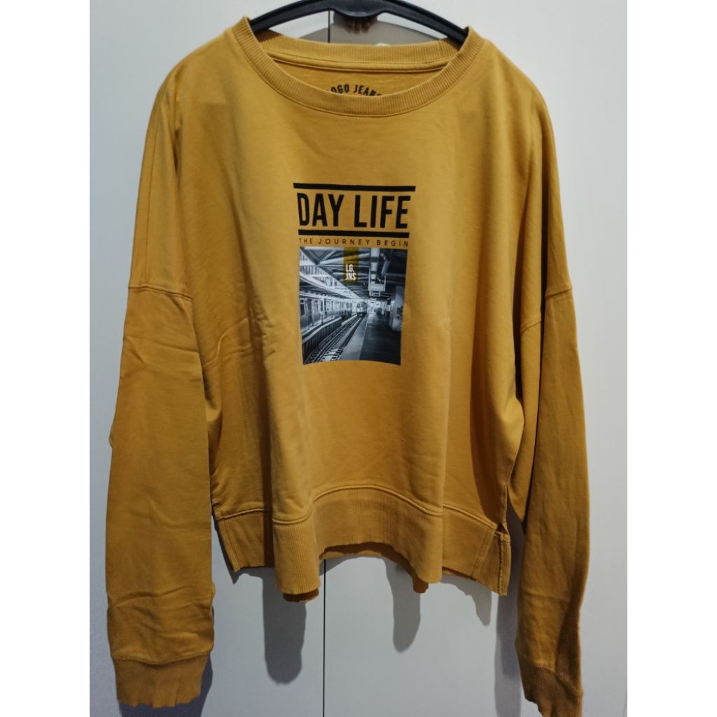 preloved switer wanita logo jeans