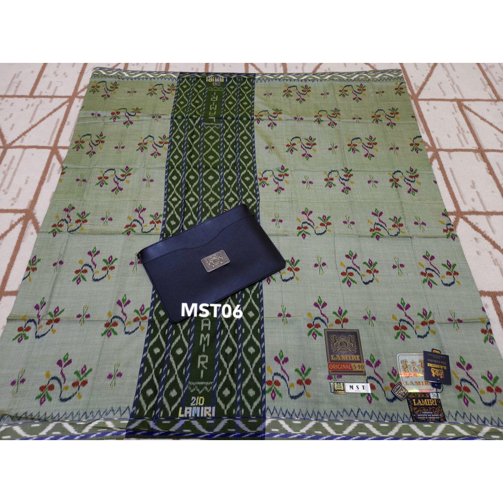 Lamiri Original S-90Motif MST/Mustamin
Bahan Full Sutra
Gold Quality

Kode : MST

