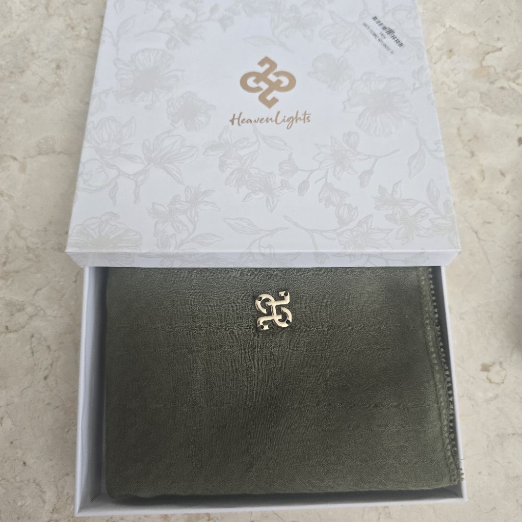 Preloved Heaven Lights Scarf Embos