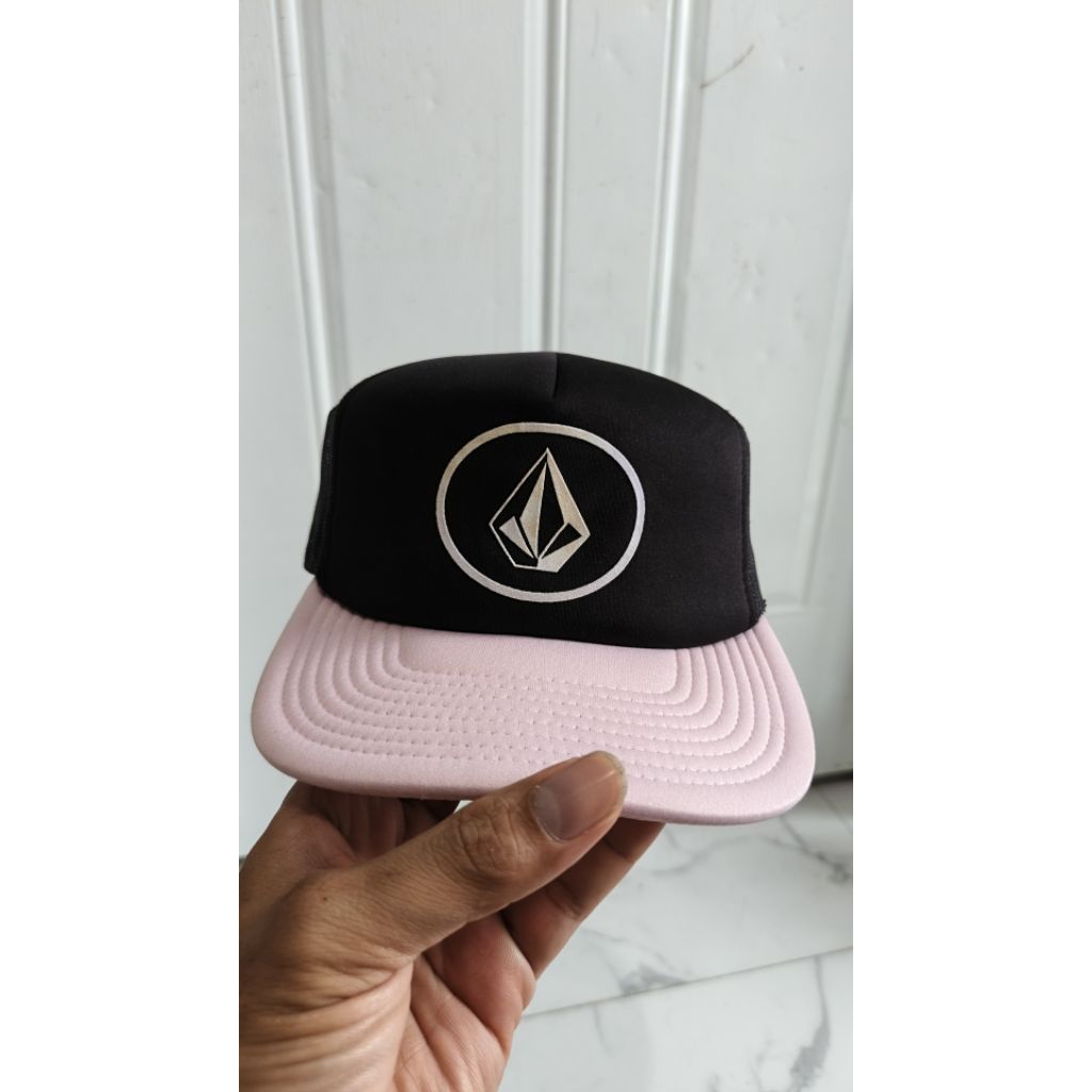 topi volcom jaring