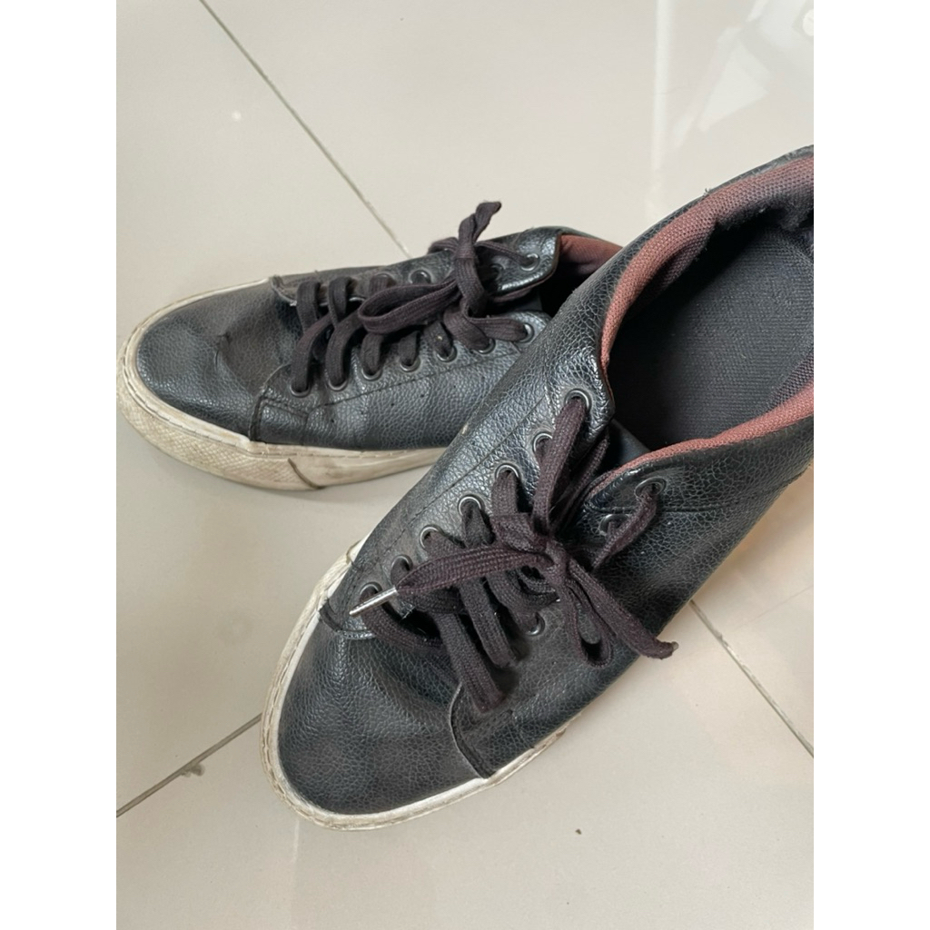 Preloved-Sepatu Sneaker Pria merk Pull & Bear