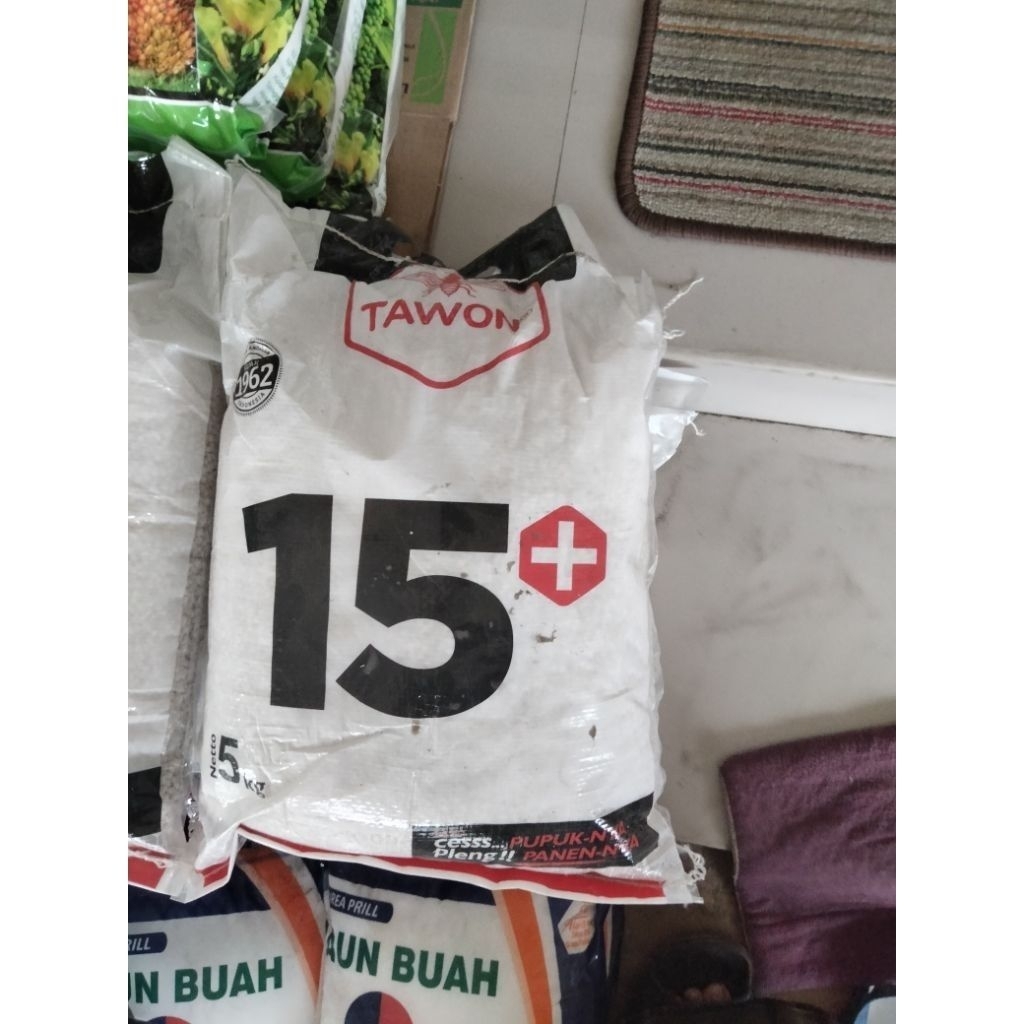 Pupuk NPK Plus Tawon 15+ Kemasan 5 kg
