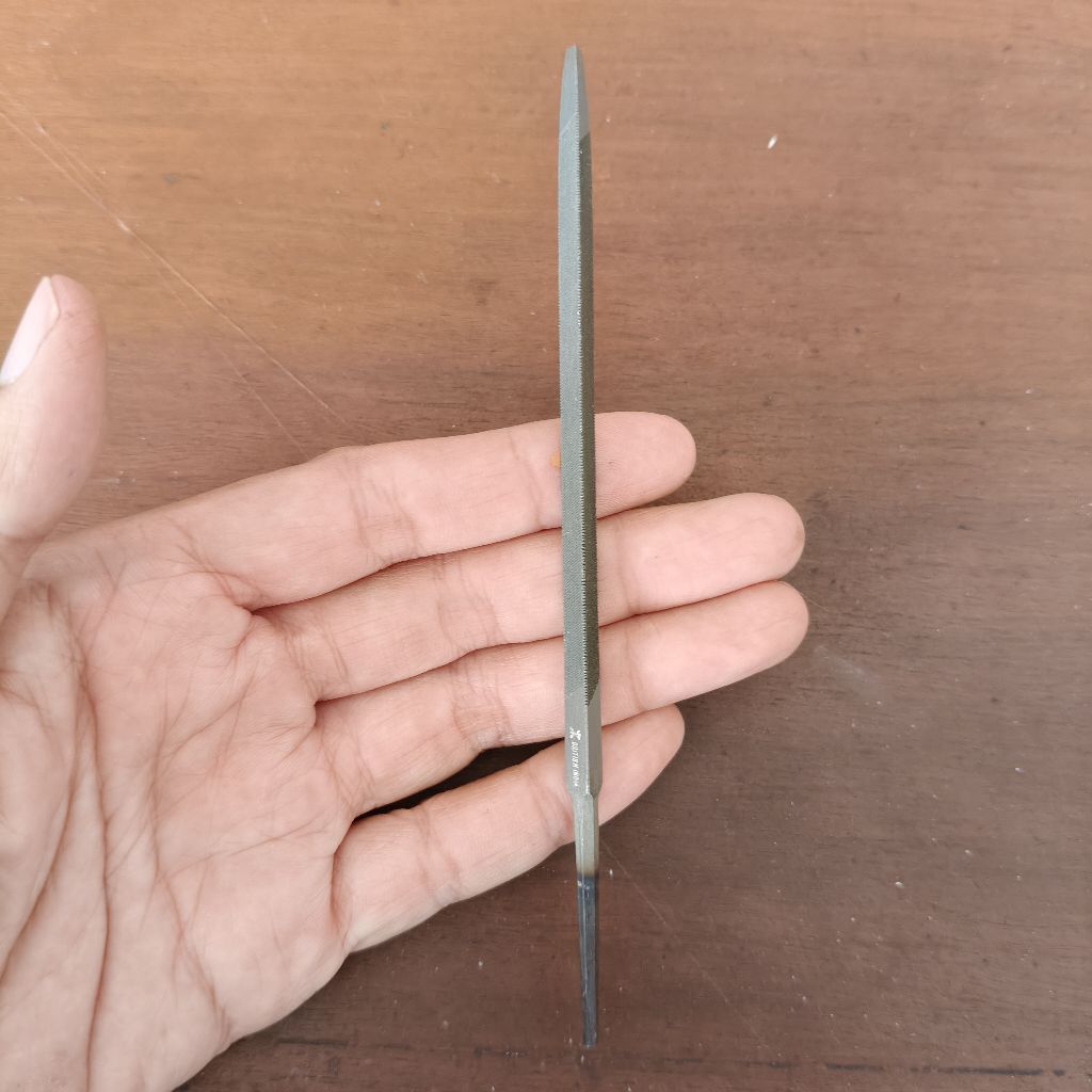 Kikir Segitiga Gergaji kayu 4 inch asah manual