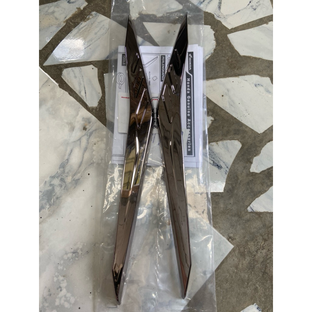 Garnish Lampu Depan Honda Vario 125 Esp K2v / 3310A-K2V-G00