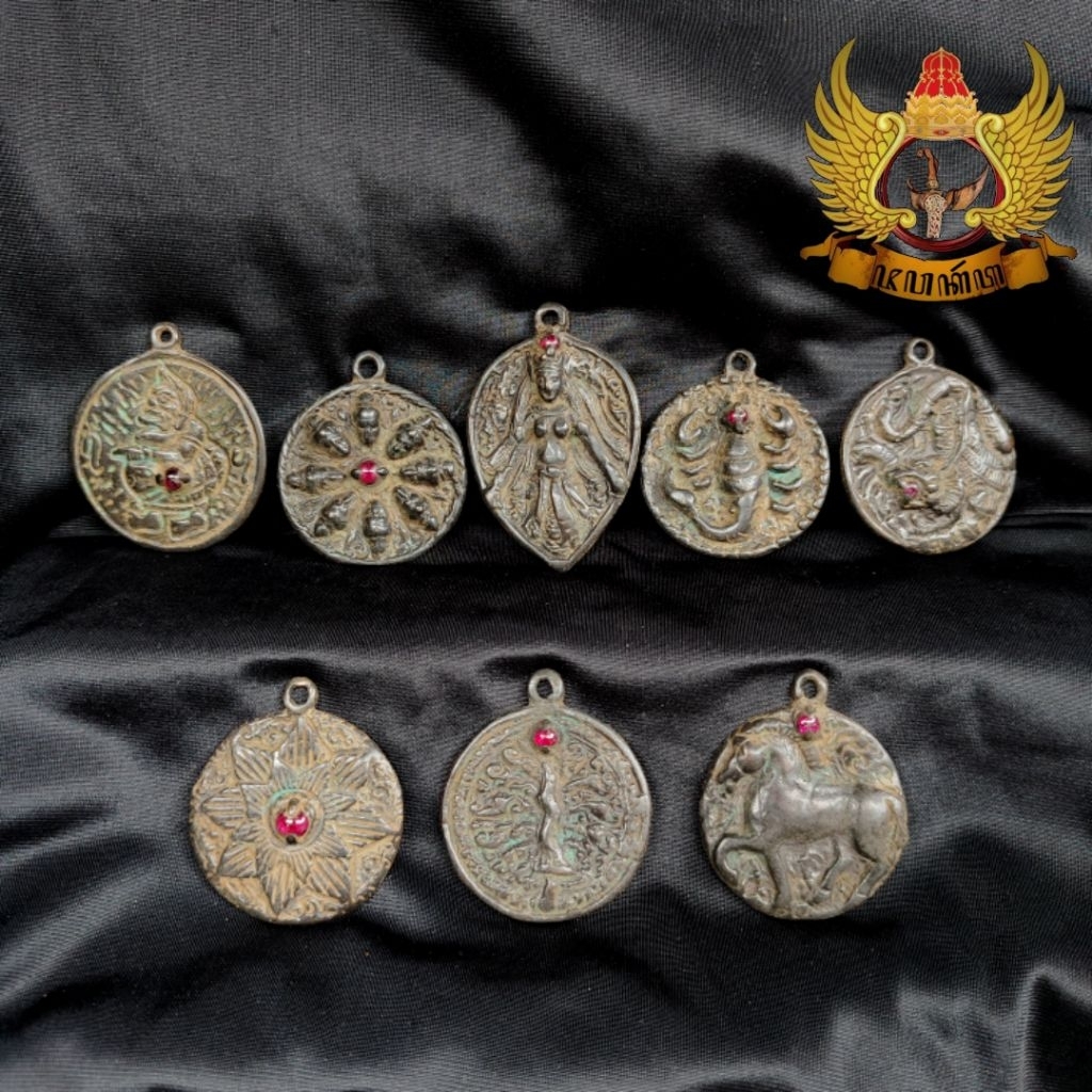 Borongan Liontin Majapahit 1 Paket Isi 8 Pcs Liontin