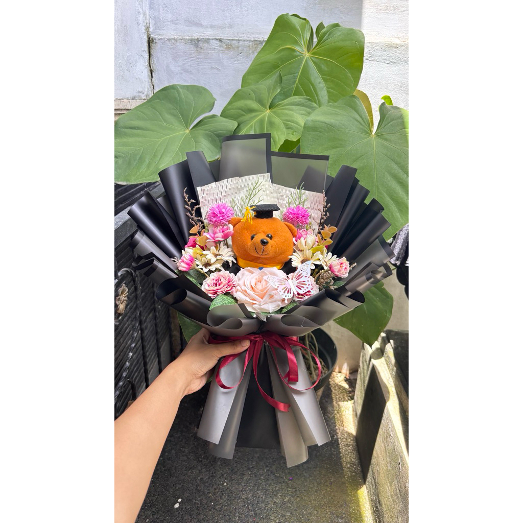 bucket wisuda / bucket boneka / bucket bunga artificial / hadiah wisuda / gift graduation / bucket c