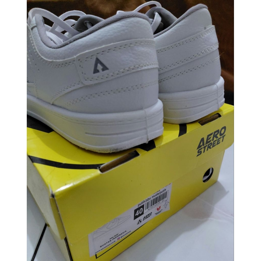 Sepatu Putih AEROSTREET