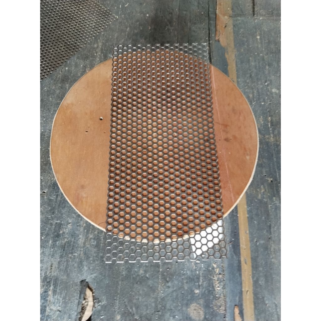 ram gril 15x60 lubang motif segi6