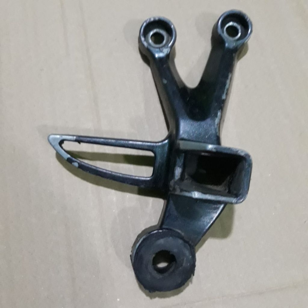 step belakang satria fu sebelah kanan  copotan ,barang sesuai phto diatas