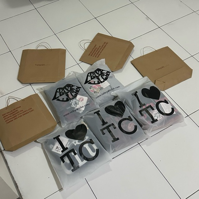 HOODIE TELEPATI.CHE KISSES HOOD