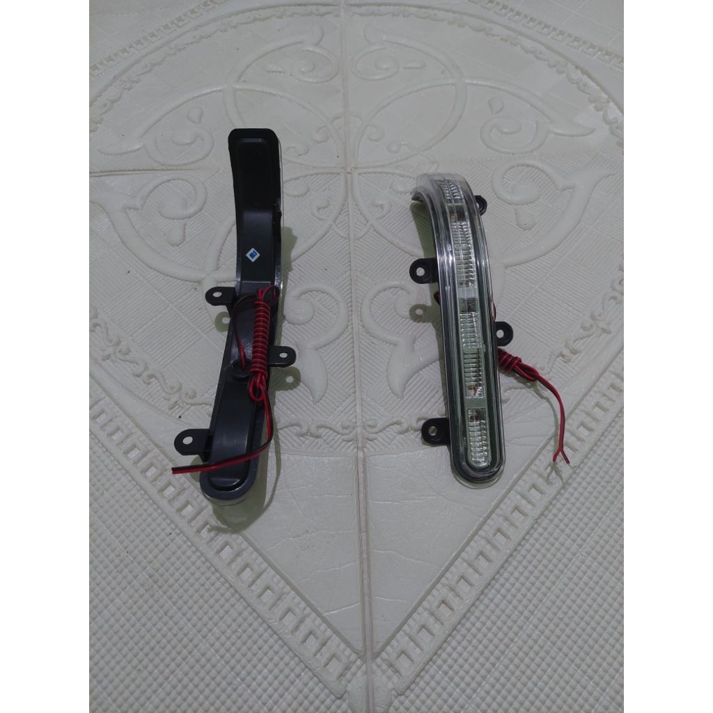 Lampu Sein Spion mobil Avanza 2013-2017, innova 20011-2014