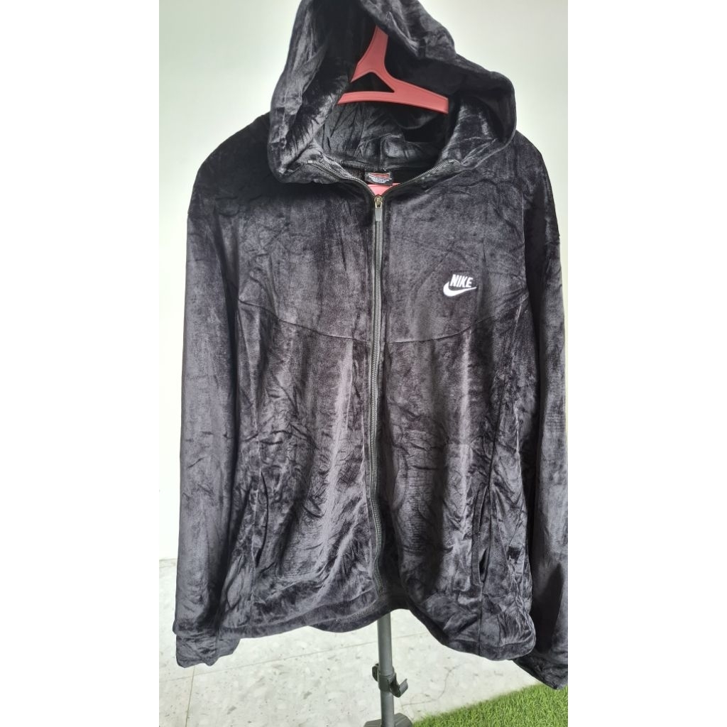 Hoodie Nike Team Original Warna Hitam Pekat Bahan Mewah Bludru  Size L (Ld : 114 Cm - 116 Cm x Panja