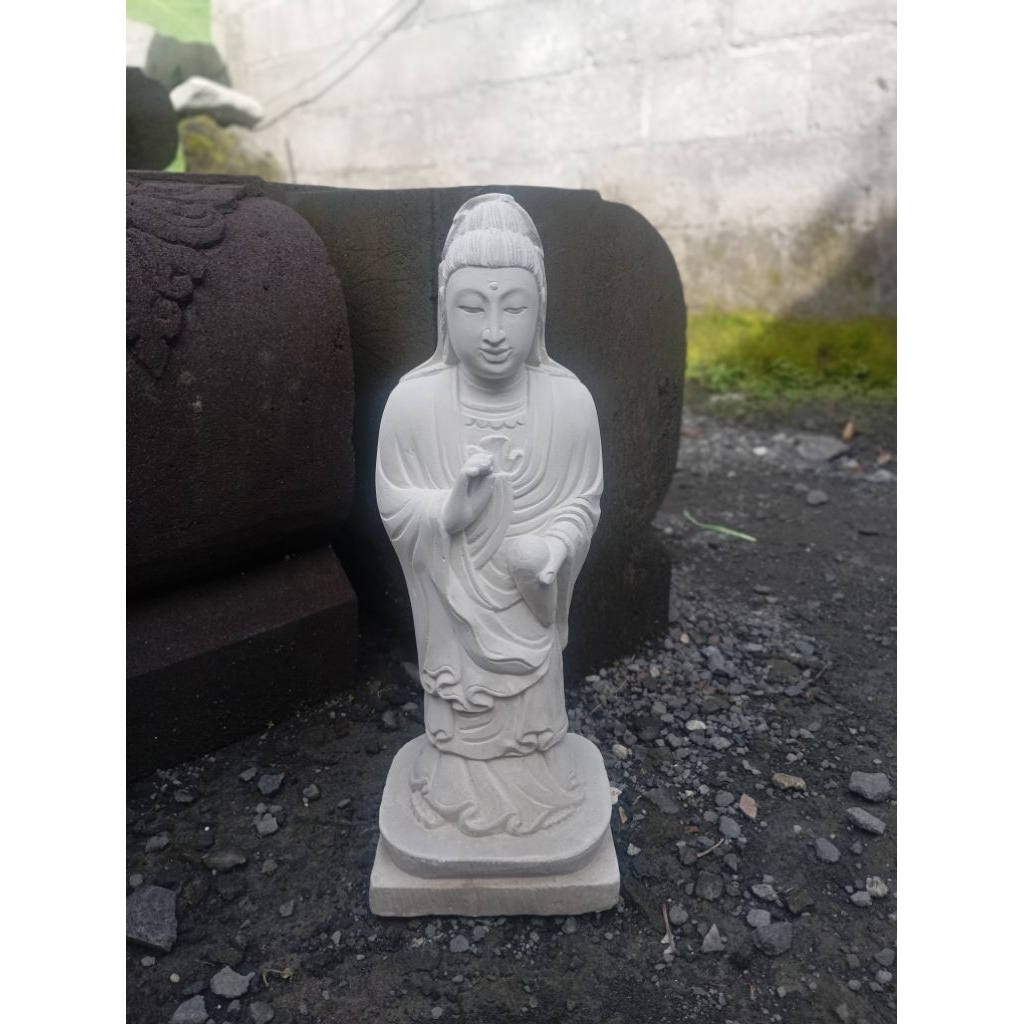 patung Dewi Kwan im batu