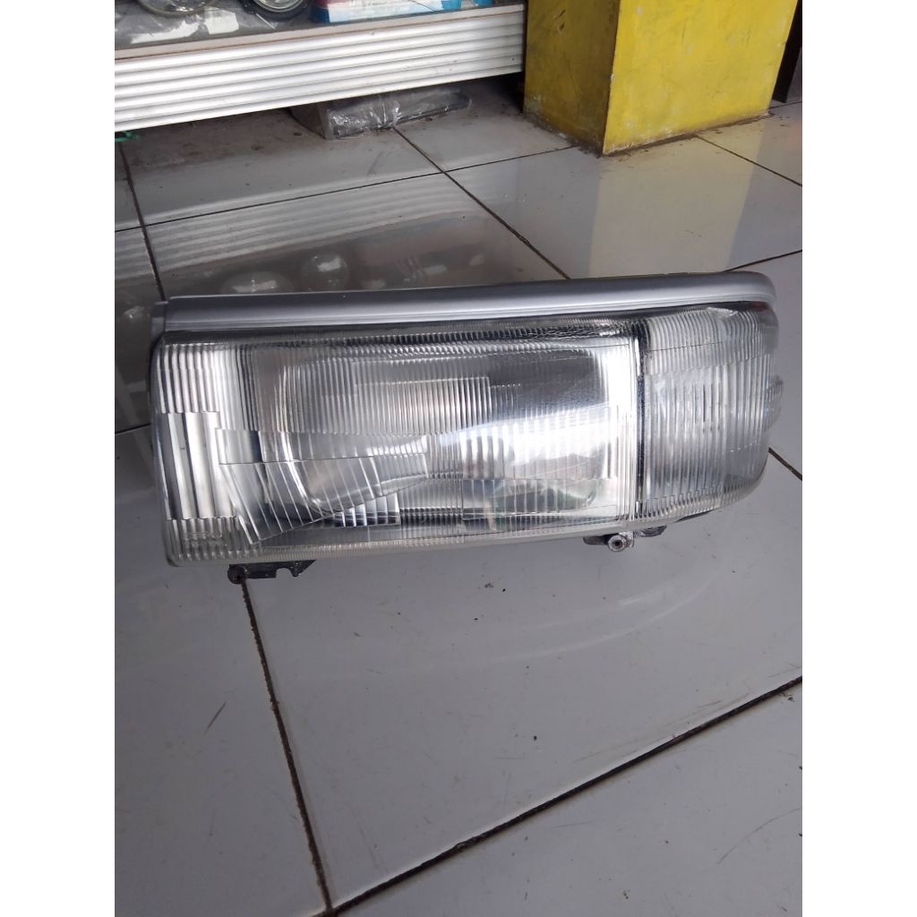 Lampu depan Futura