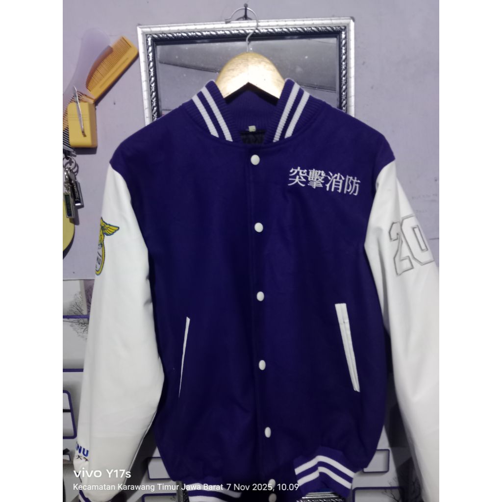 Varsity ungu
