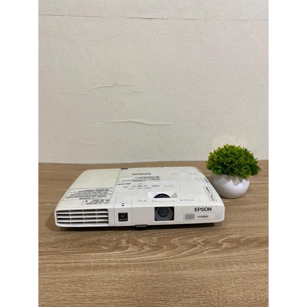 (EPSON EB 1771W) - Resolution : WXGA - Brighness : 3000 ANSI Lumens - 3LCD