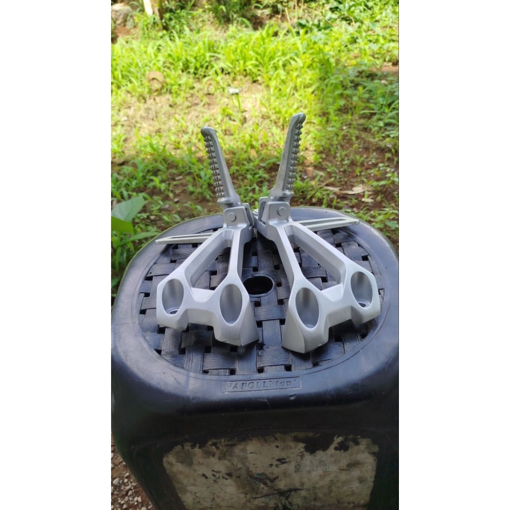 step footstep belakang honda sonic 150 bekas copotan