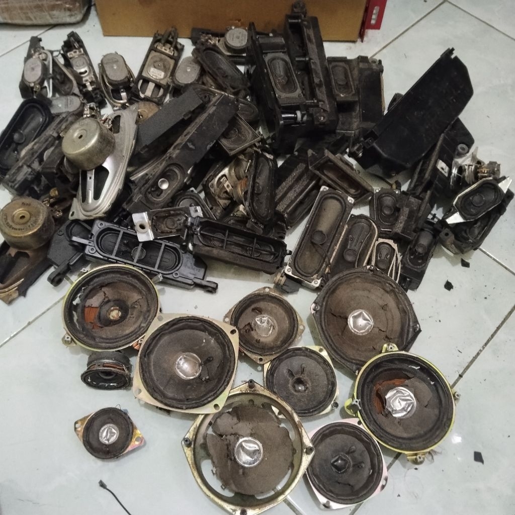 1kilo Magnet Speaker Bekas – Varian Oval & Bulat (1 Kg)pengiriman