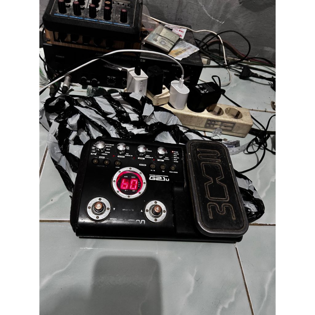 EFEK GITAR zoom g2.1u