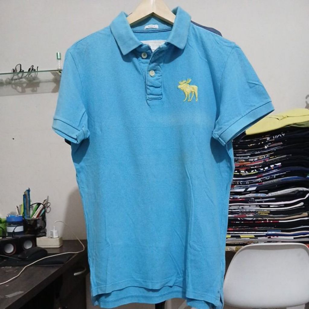 Kaos kerah katun polo warna biru muda taq dan kancing embos ABERCROMBIE X MUSCLE second Original siz